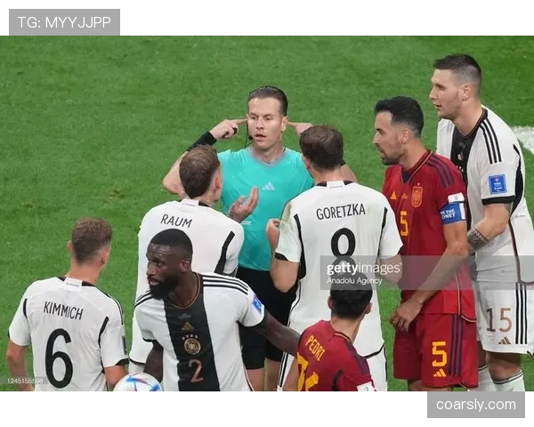 判罚标准：裁判判定手球与点球的关键条件与常见误区