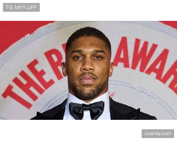 安东尼·约书亚凌晨连点外卖，别告诉我这硬汉也嘴馋到崩溃了？