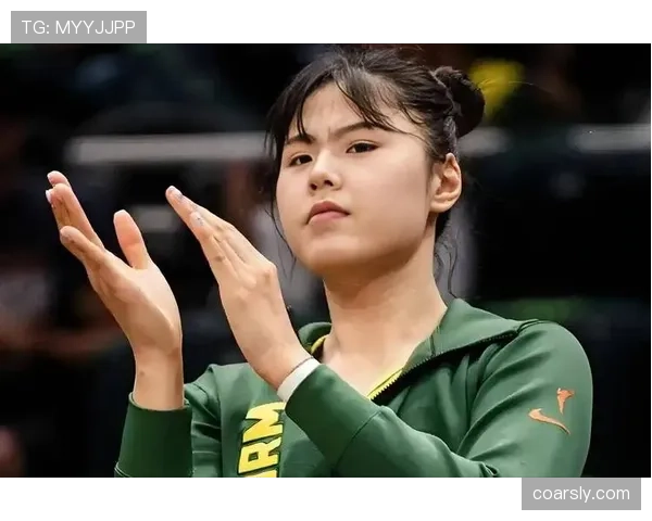 李月汝训练完直接拎爱马仕去吃夜市烧烤？